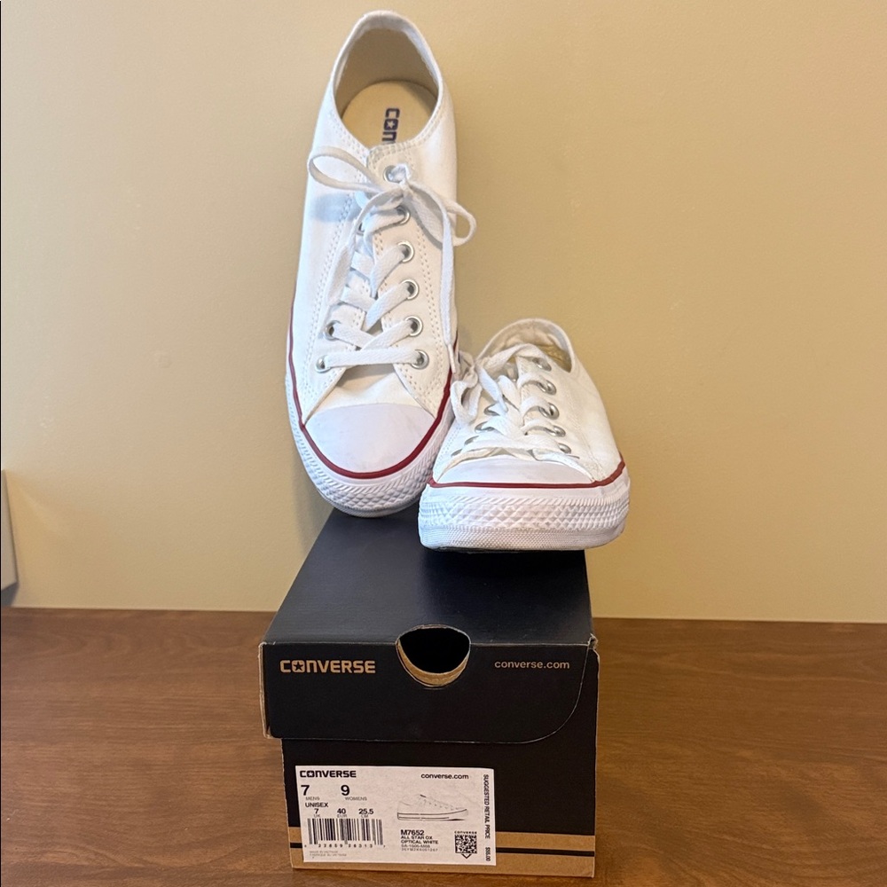 White Converse All Stars. Men’s 7/Women’s 9
